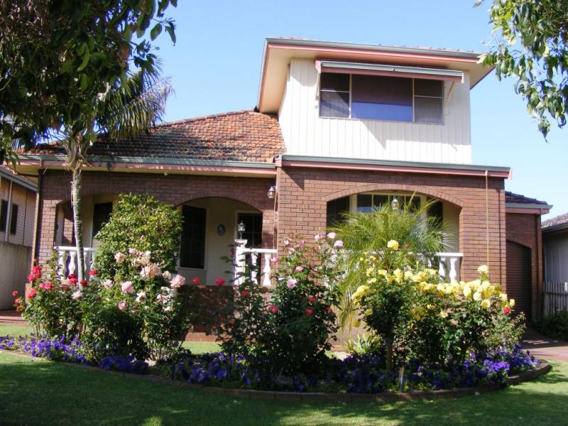 50 The Strand, Bayswater, WA 6053 Property Details