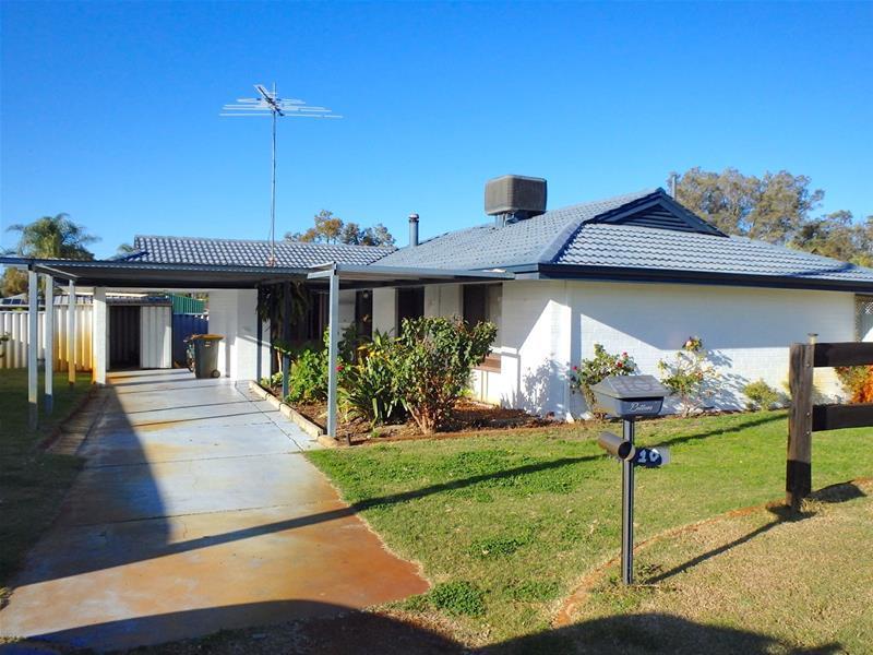 10 Kingia Place, Pinjarra, WA 6208 Property Details