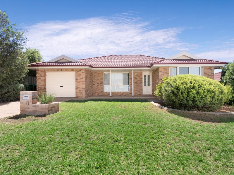 2/10 Illeura Road, Bourkelands, NSW 2650 Property Details