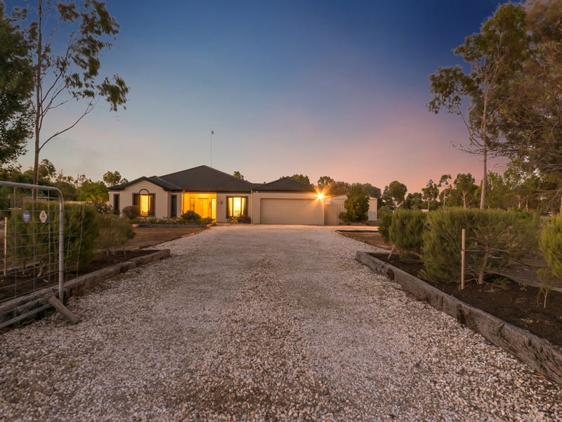 4 St Boulevard, Lewiston, SA 5501 Property Details