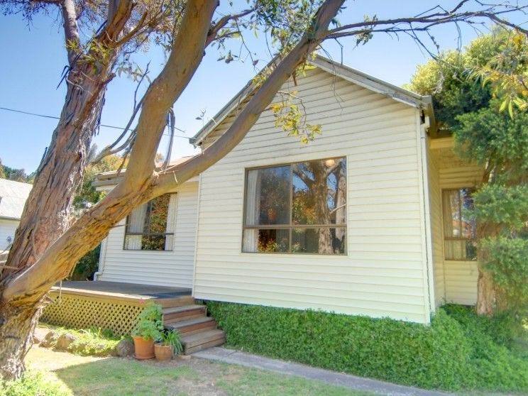 11 York Street, Linton, Vic 3360 Property Details