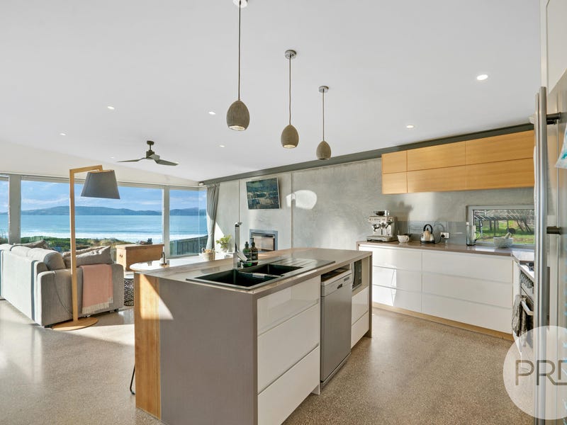 450 Clifton Beach Road, Clifton Beach, TAS 7020