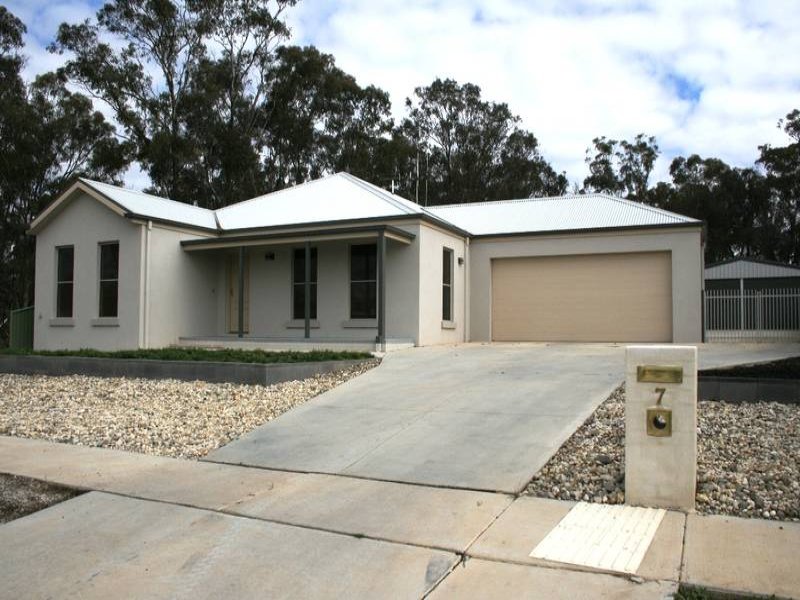 7 Aberdeen Drive, Junortoun, Vic 3551 Property Details