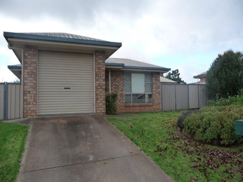 35 Gainsborough Drive, Glenvale, QLD 4350