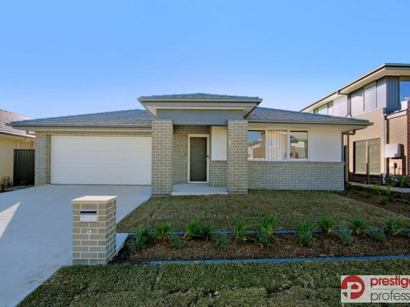 8 Moss Street, Voyager Point, NSW 2172