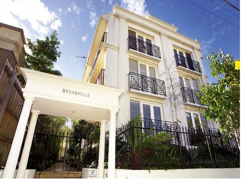 2/1 Brookville Road, Toorak, VIC 3142