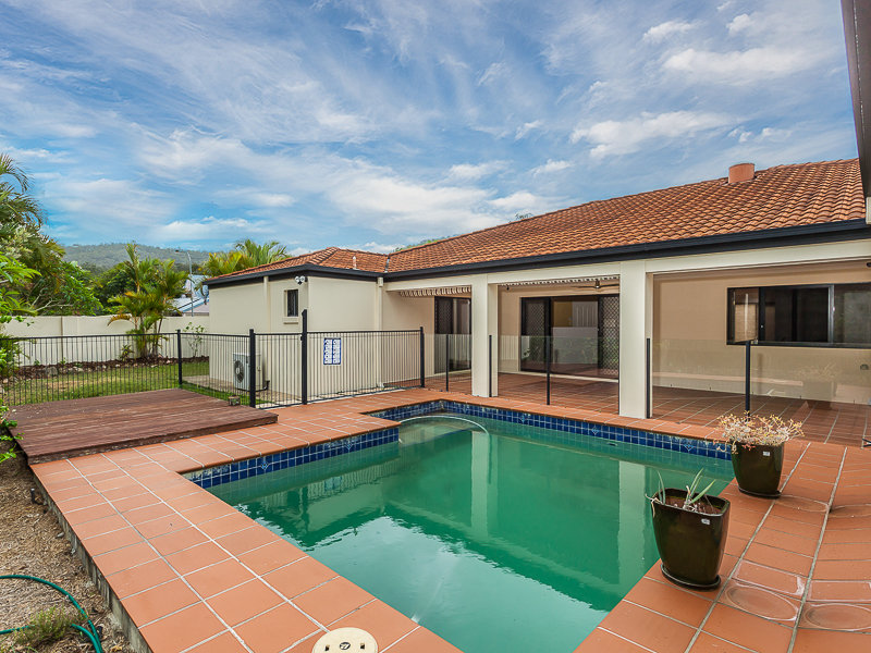 32 Greenford Street, Chapel Hill, QLD 4069