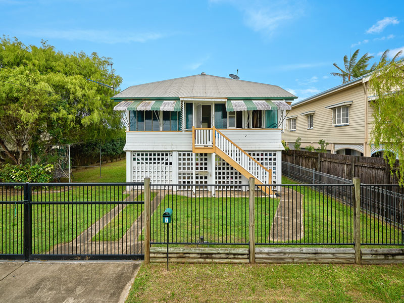 7 ASCOT AVENUE, Westcourt, Qld 4870 Property Details