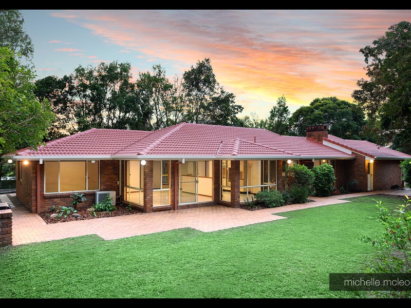 11 Ringway Place, Chapel Hill, QLD 4069