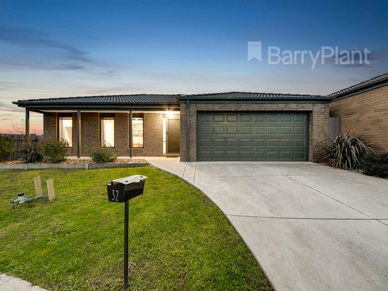 32 Goshawk Drive, Pakenham, Vic 3810 Property Details
