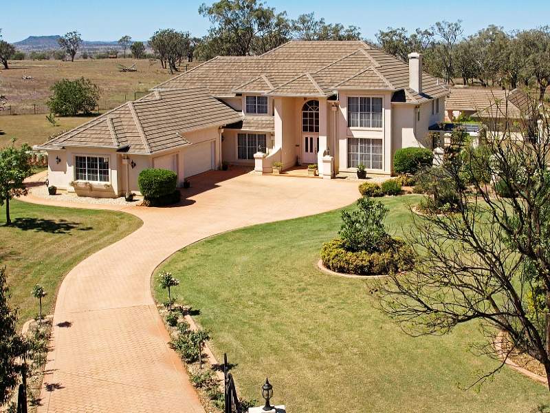 26 Sussex Drive, Oakey, QLD 4401