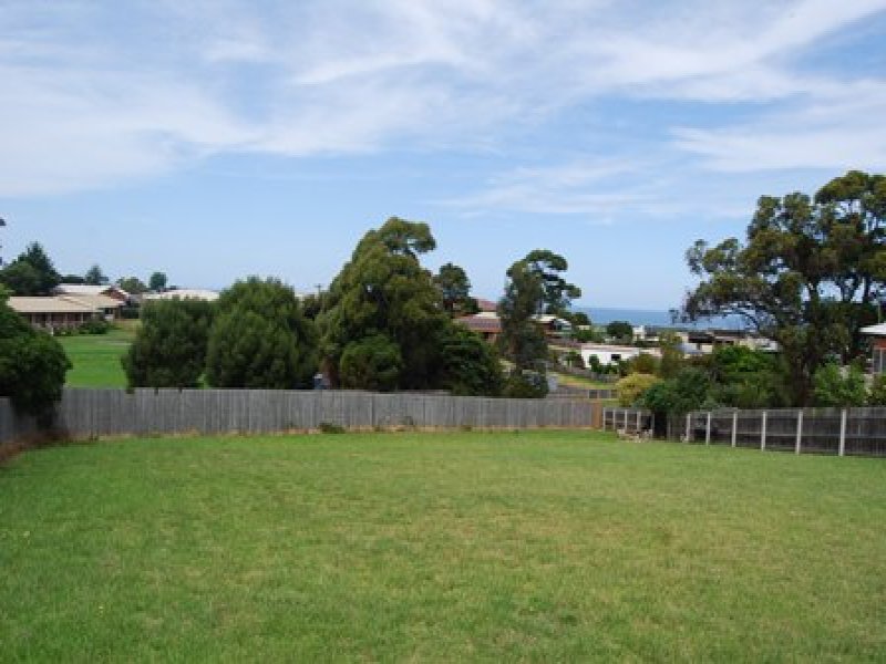 20 Periwinkle Drive, Lakes Entrance, VIC 3909