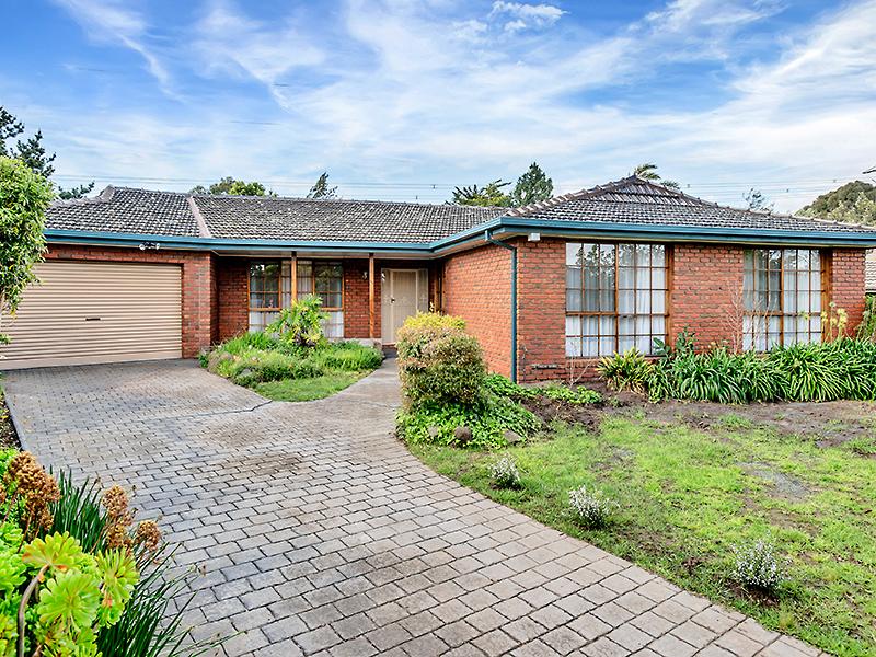 11 Rotoroa Court, Taylors Lakes, VIC 3038 - realestate.com.au