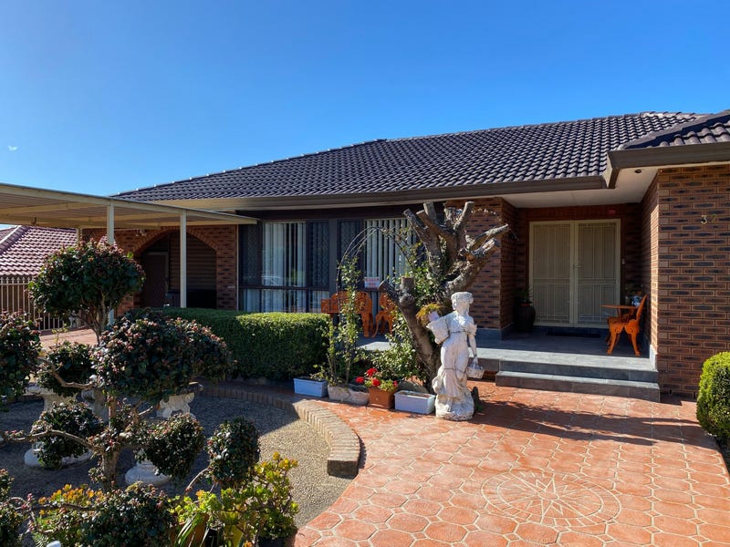 32 Stranraer Drive, St Andrews, NSW 2566