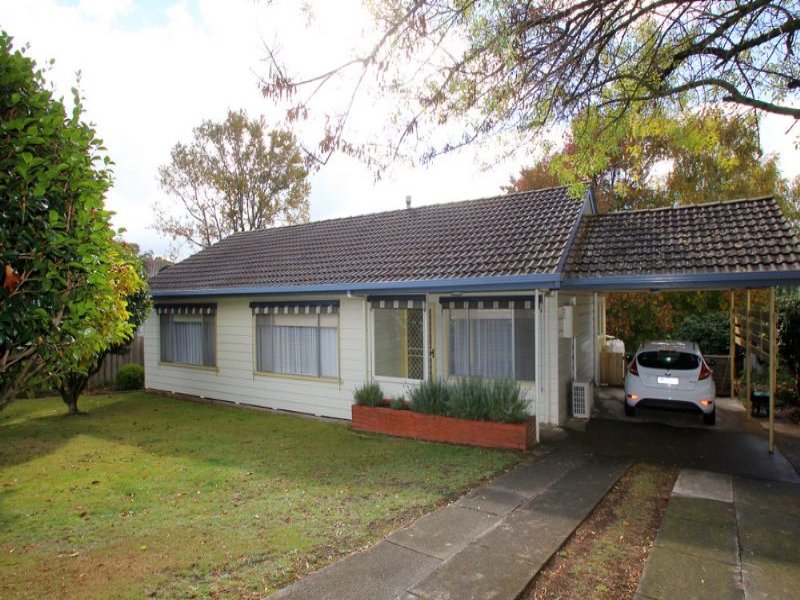 33 Blackmore Avenue, Leongatha, VIC 3953 - realestate.com.au