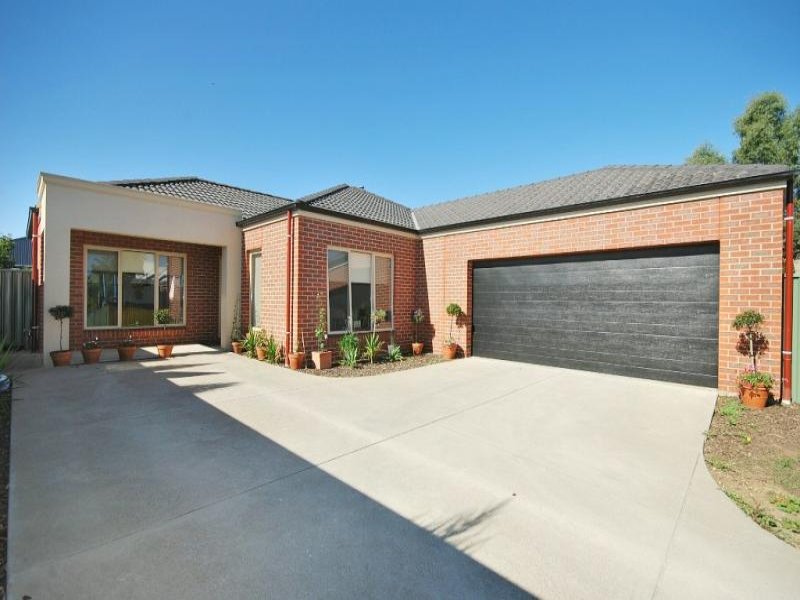 22 St Andrews Place, Lake Gardens, VIC 3355