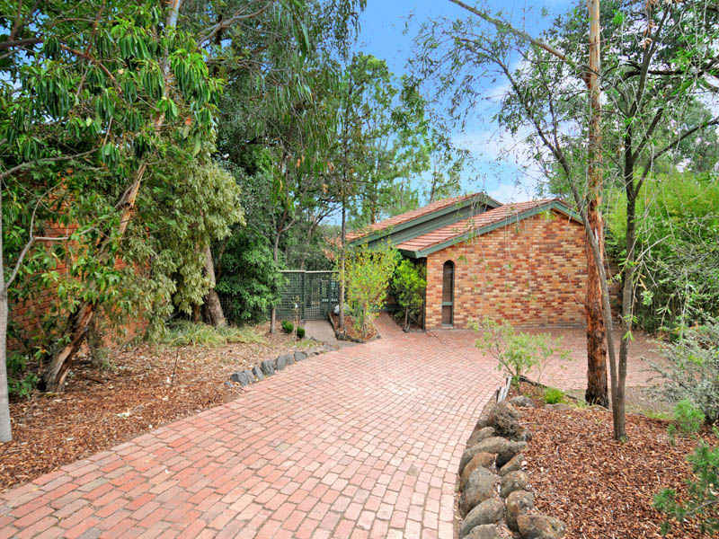 9 Ashdale Grove, Eltham, Vic 3095 Property Details