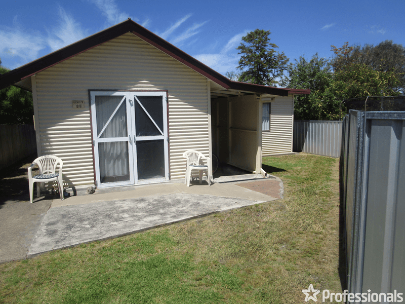 8B Pine Street, Kootingal, NSW 2352 Flat for Rent