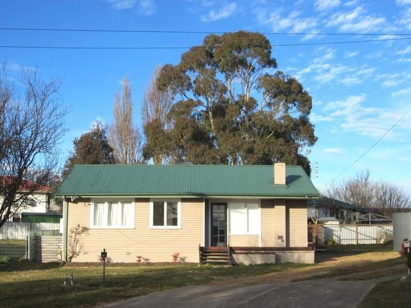 2 Armstrong Place, Oberon, NSW 2787 Property Details