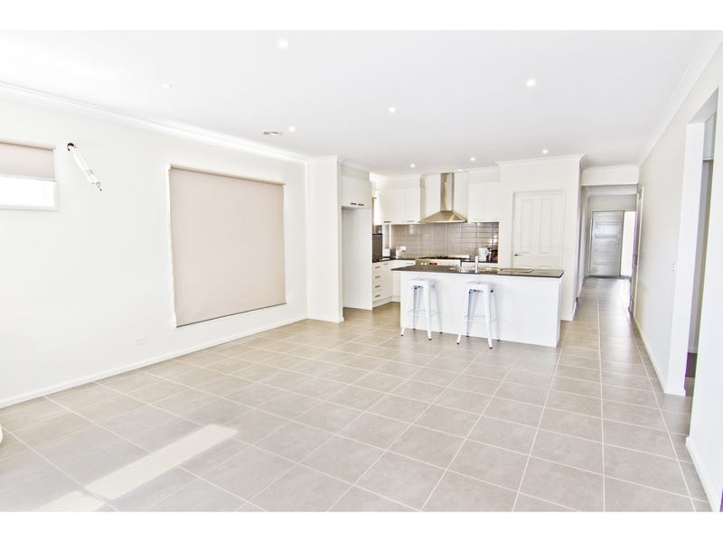 108 Warralily Boulevard, Armstrong Creek, VIC 3217