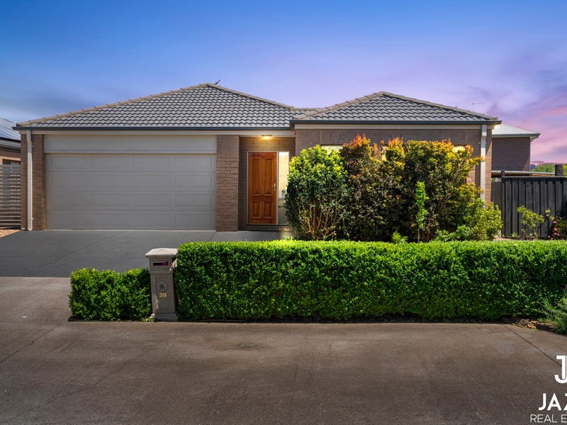 39 Landing Place, Point Cook, VIC 3030 39 Landing Place, Point Cook, VIC 3030