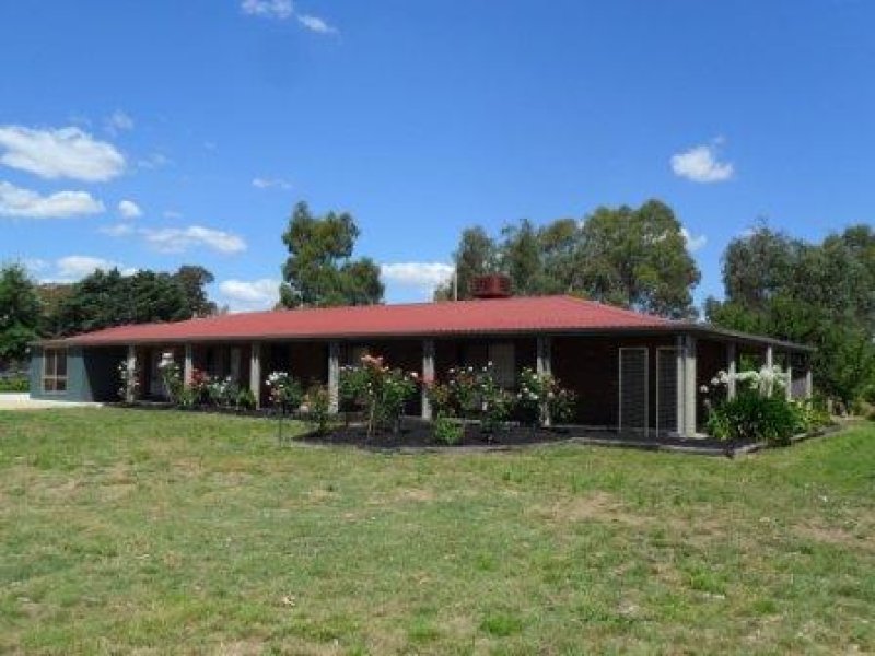 690 Highlands Road, Whiteheads Creek, VIC 3660