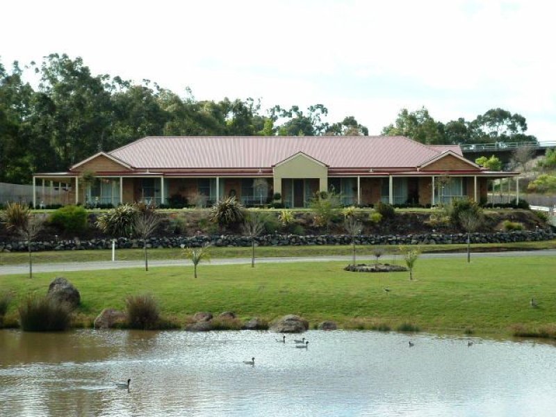 17 Robin Hood Way, Drouin, Vic 3818 Property Details