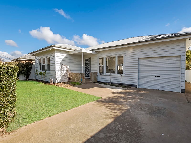 9 Roberts Street, Hamilton, Vic 3300 House for Sale