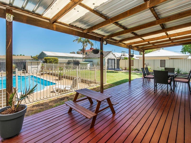 135 ANZAC TERRACE, Bassendean, WA 6054 Property Details
