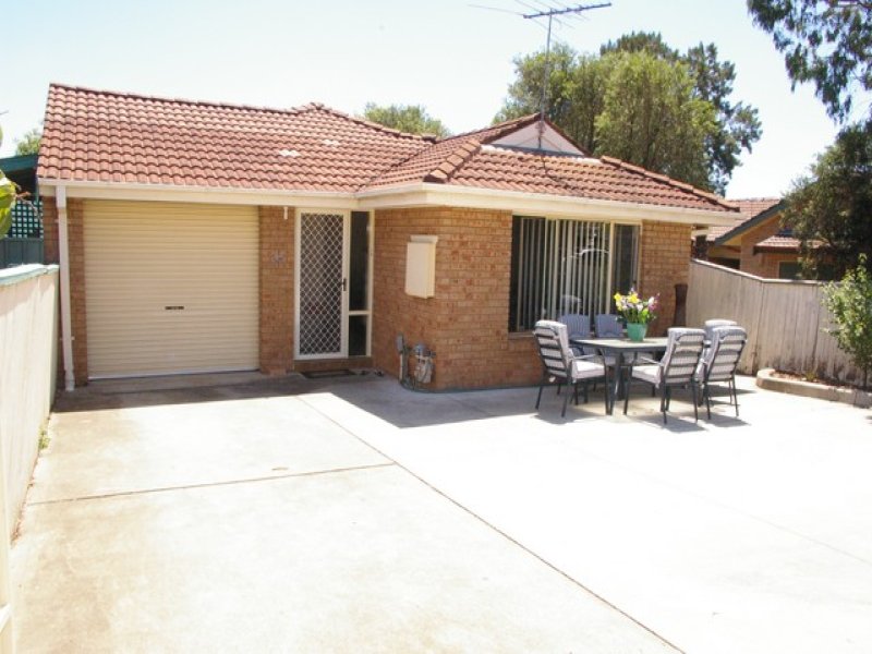 87 Brisbane Road, St Johns Park, NSW 2176 87 Brisbane Road, St Johns Park, NSW 2176