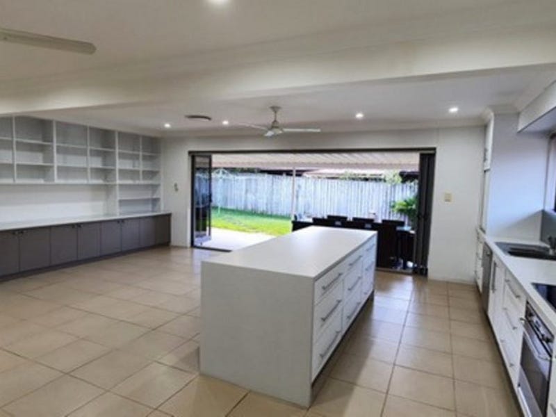 32 Raintree Street, Mansfield, Qld 4122