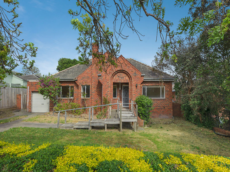 18 Burton Cres, Ivanhoe East, VIC 3079