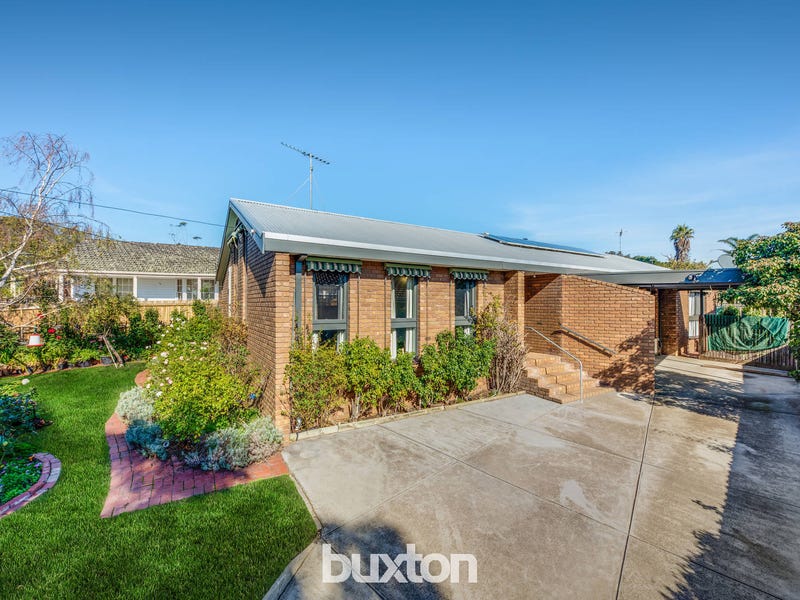 16 Carnarvon Drive, Grovedale, VIC 3216