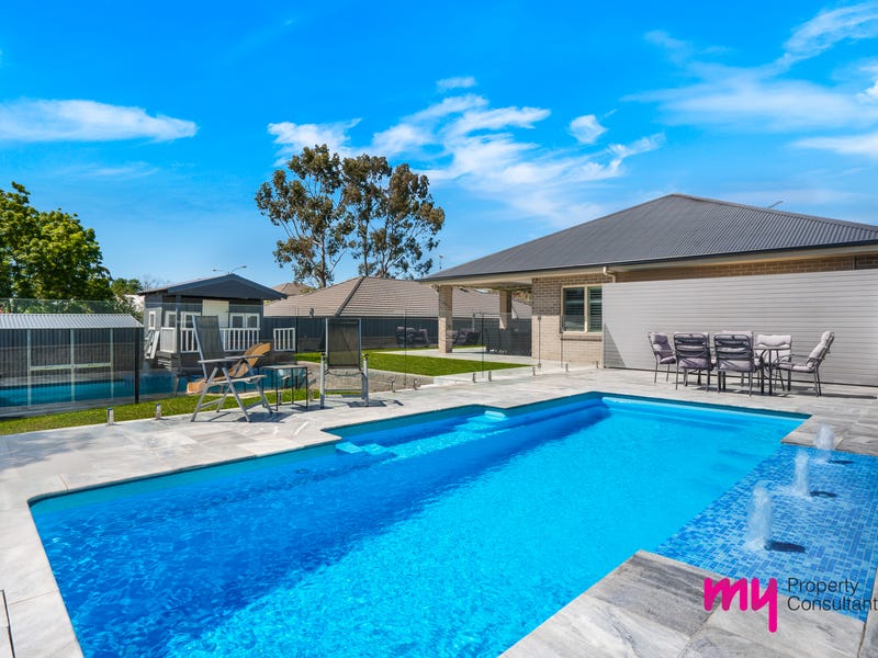 4 Bridgewater Boulevard, Camden Park, NSW 2570