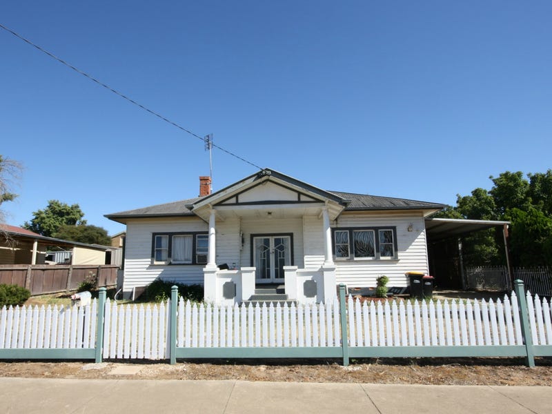 16 Navarre Road, St Arnaud, VIC 3478