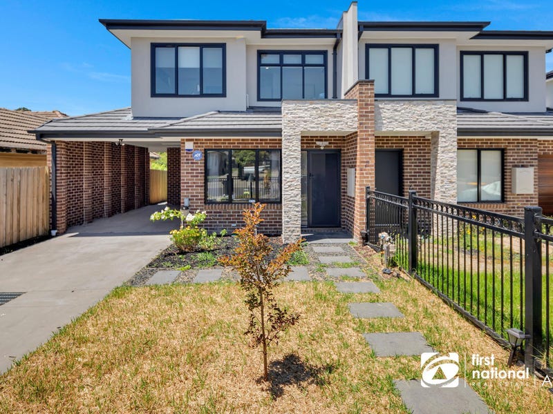 Townhouses for Sale in Oakleigh East, VIC 3166