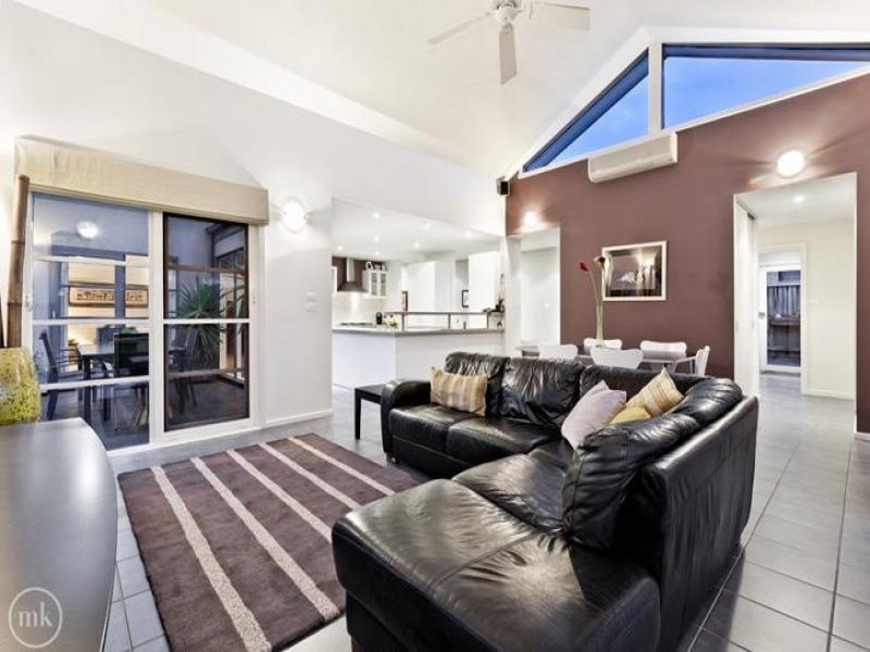 12 Woodstock Drive, Doreen, Vic 3754 Property Details