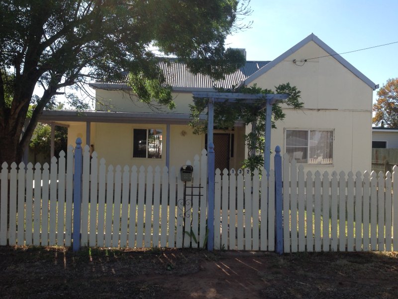 132 Merilba Street, Narromine, NSW 2821