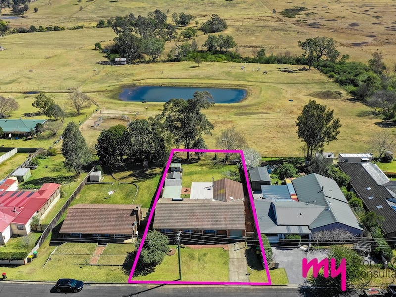 10 William Street, The Oaks, NSW 2570 House for Sale