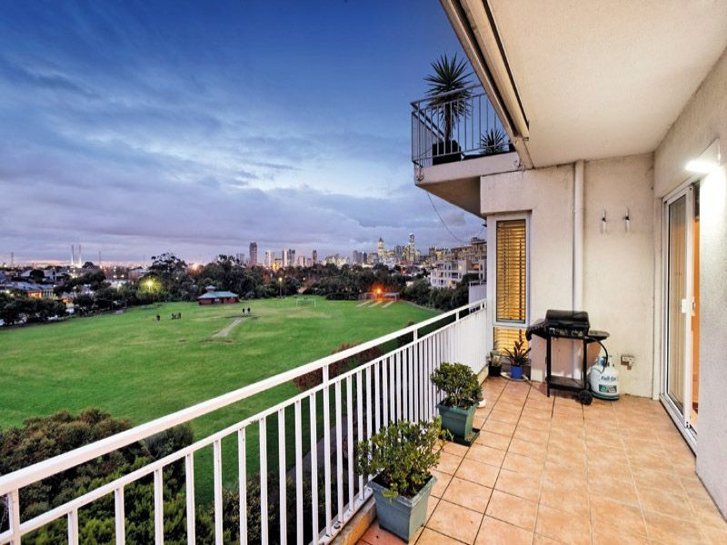 32 8 Graham Street Port Melbourne Vic 3207 Property Details 32 8 Graham Street Port Melbourne Vic 3207