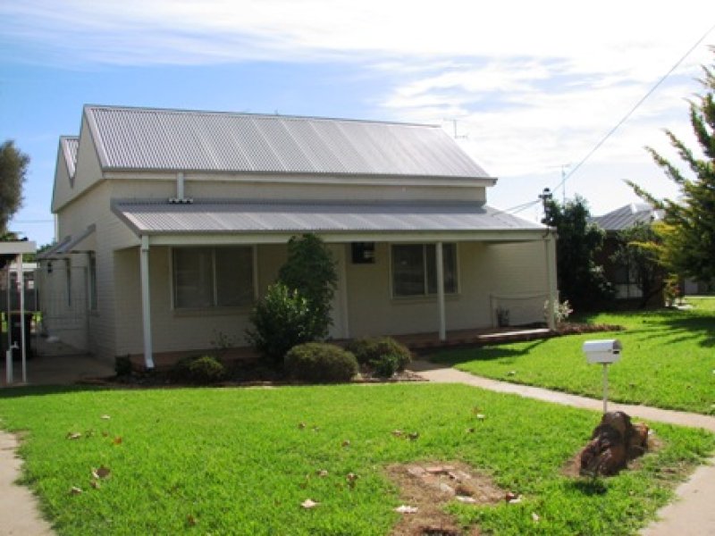 27 Victoria Avenue, Narrandera, NSW 2700