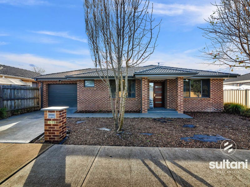1/15 Dearing Avenue, Cranbourne, VIC 3977