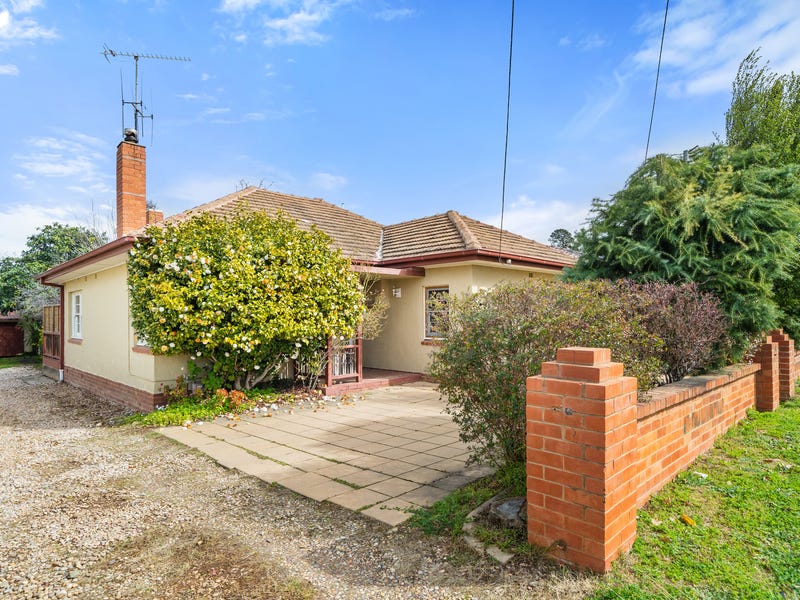 18 Morton Street, Queanbeyan, NSW 2620