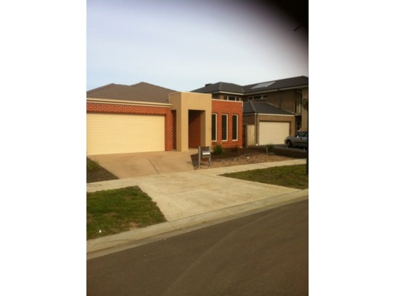 8 Statesman Way, Point Cook, VIC 3030