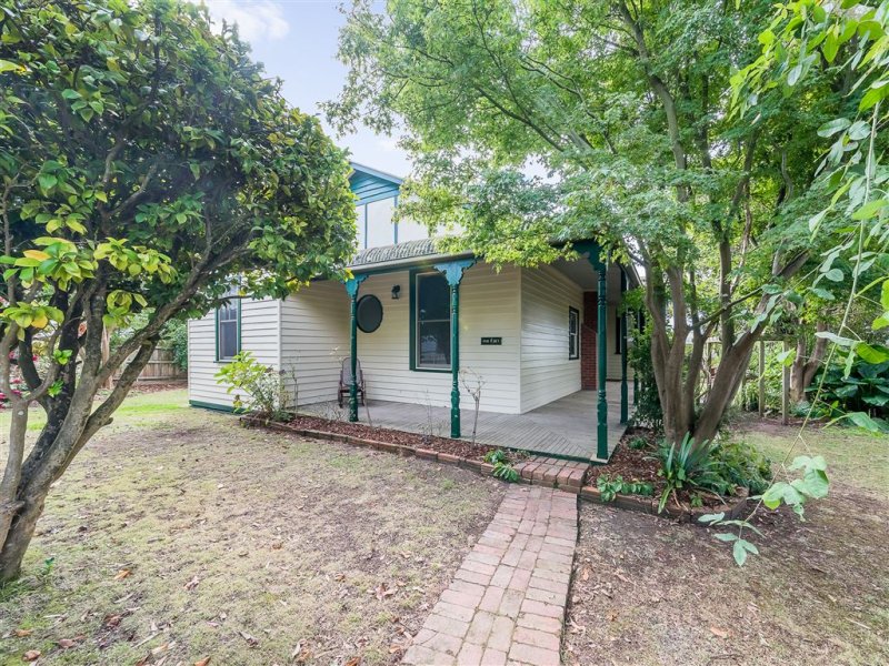 5 Young Street, Drouin, Vic 3818 Property Details