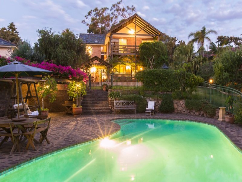 14 Templetonia Cres, City Beach, WA 6015