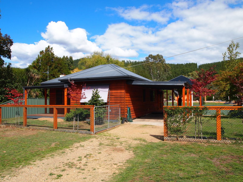 20 Service Street Porepunkah Vic 3740 Property Details