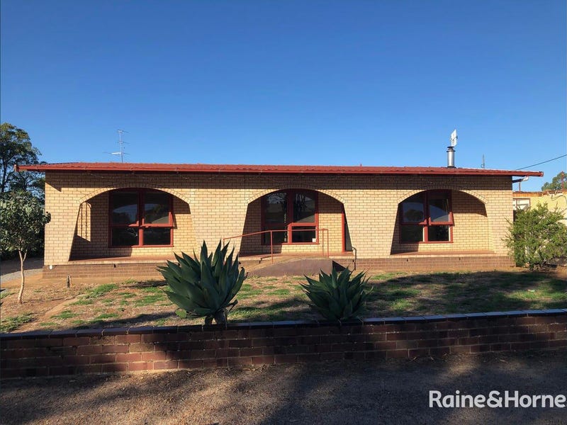 42 Tumby Bay Road, Cummins, SA 5631