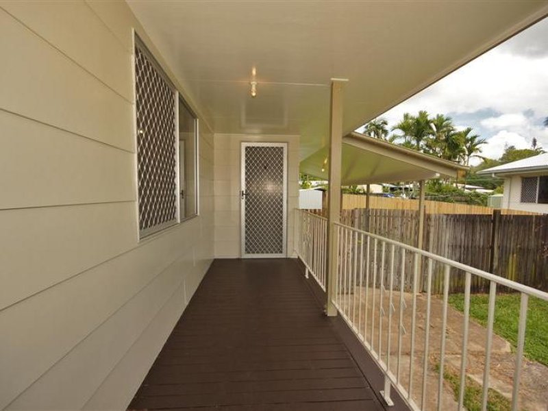 15 Enmore Street, Manoora, QLD 4870