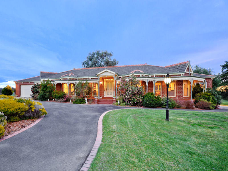 8 Golf Links Drive, Yarrambat, Vic 3091 Property Details